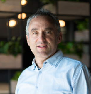 Dr Avron Urison